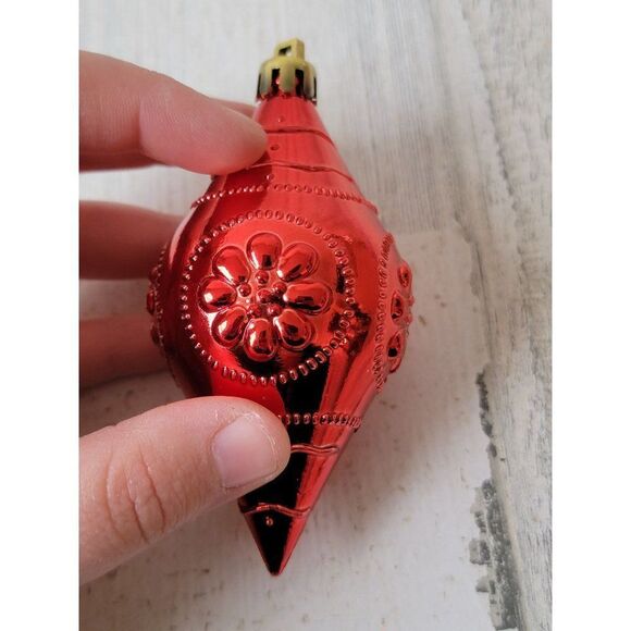 Red pointed abstract flower ornament Xmas decor - Picture 3 of 5